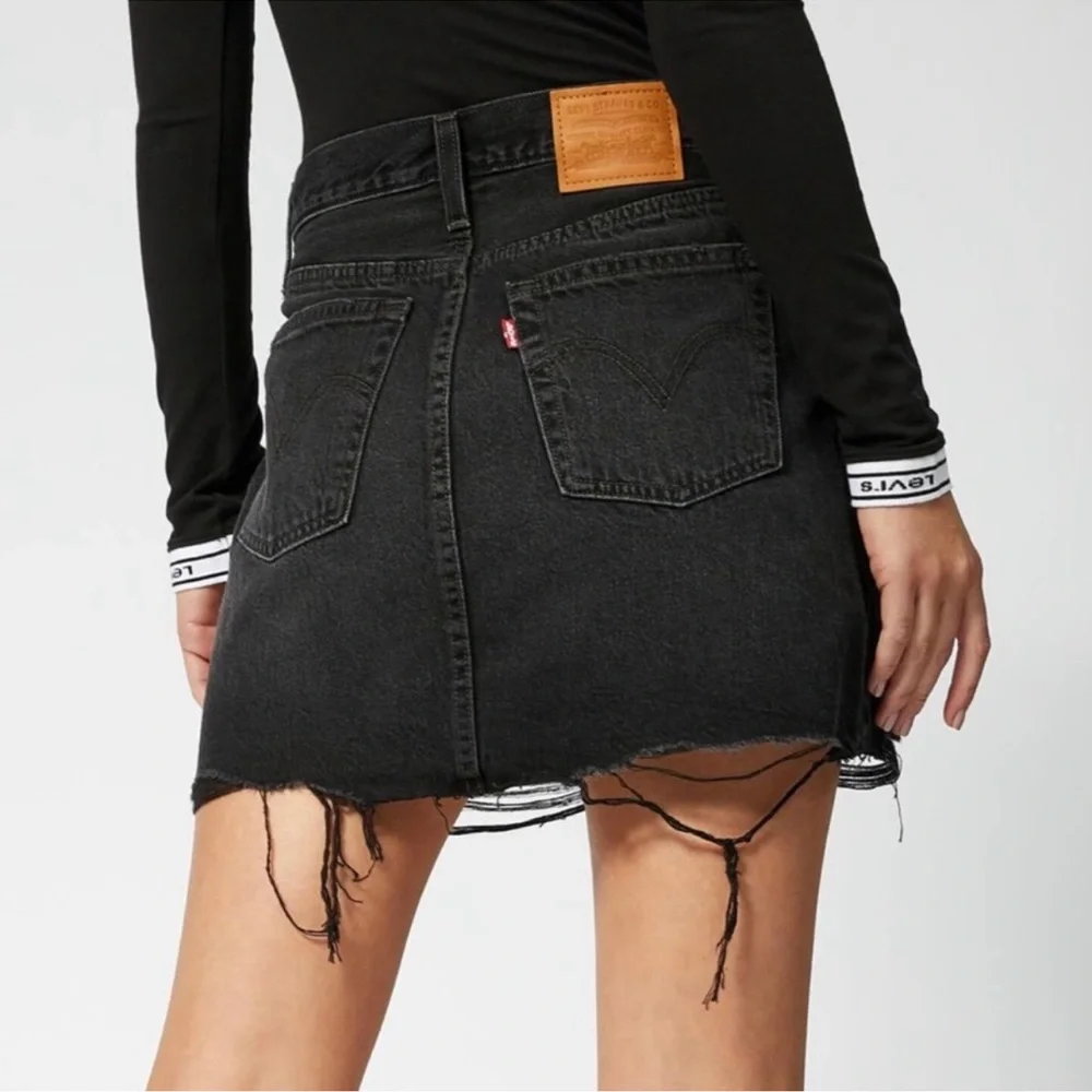 Levi’s High Rise Raw Hem Denim Mini Skirt Black 24